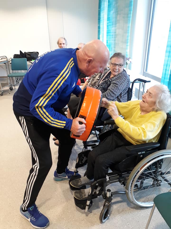 Boxning på äldreboende